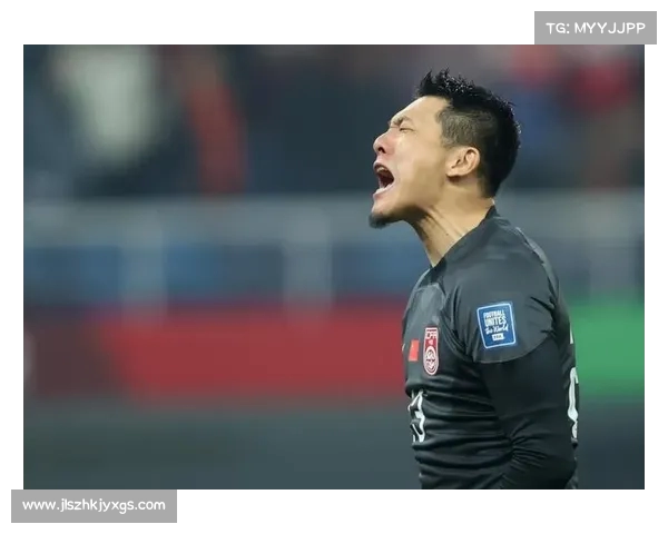 王大雷赛后主动安慰李磊展现惺惺相惜的足球精神传递正能量